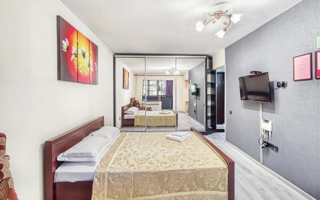 Апартаменты 10-Й Микрорайон, 5А Almaty Esterno foto